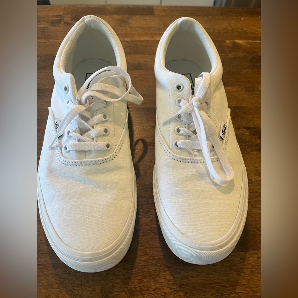 Vans Doheny white canvas sneakers size 10